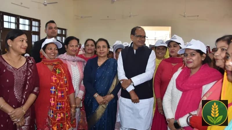 Gramin mahila SHG members Krishi Mantri ke saath - Namo Drone Didi Yojana selection DAY-NRLM SHG network se hota hai